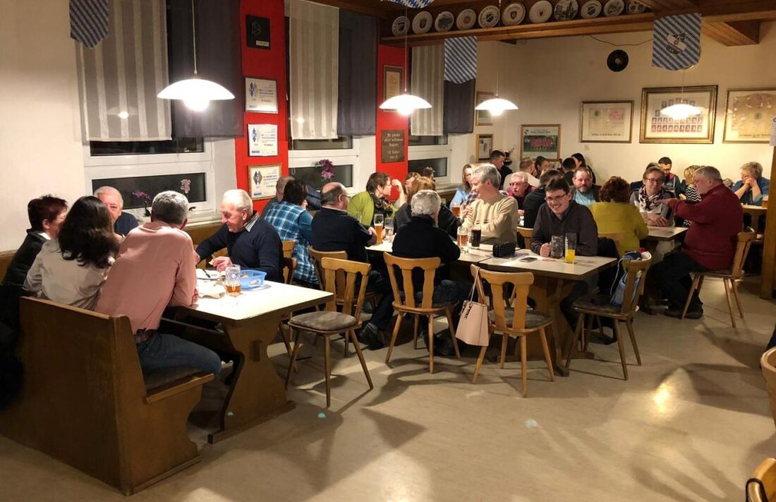 Dießfurt. Premiere in Dießfurt: Der erste Zoiglabend im Sportheim des FC Dießfurt lockte viele Gäste! Von Rudi Fischer  Eine gelungene Premiere war der erste Zoiglabend im Sportheim des FC Dießfurt. [&hellip;]