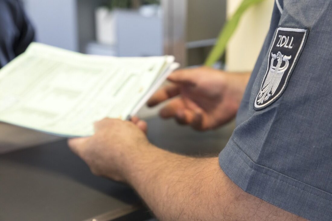 Regensburg. Das Zollamt Amberg entdeckt Verstöße gegen das Produktsicherheits- und Arzneimittelgesetz bei Postpaketen aus China. Sichergestellte LCD-Monitore und Elektromotoren sowie Medikamente wurden aufgrund fehlender EU-Kennzeichnungen und Sicherheitsrisiken beschlagnahmt.