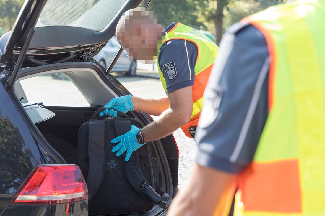 Waidhaus. Ein ganz besonderes Versteck suchte sich ein Osteuropäer (33) aus, um über 100 Gramm Marihuana nach Deutschland einzuschmuggeln. Die Waidhauser Zöllner zogen vor kurzem den aus der Tschechischen Republik [&hellip;]