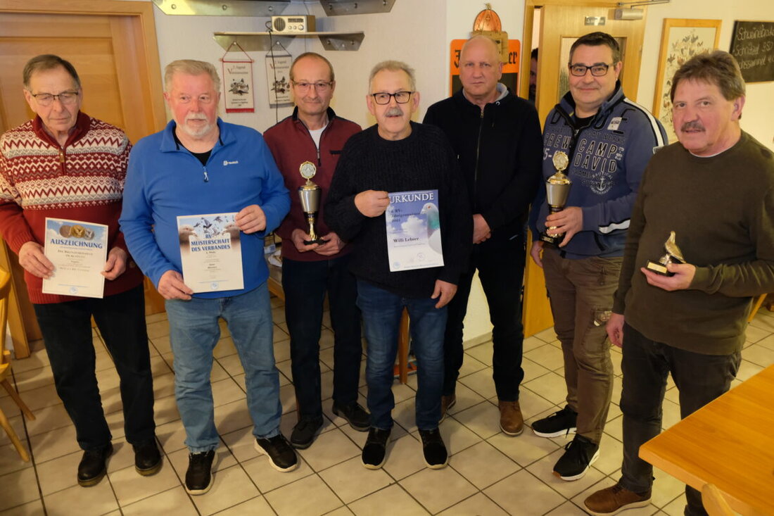 Tremmersdorf.
Die 40. Lokalausstellung der Reisevereinigung Pegnitz ehrte Preisträger des Flugjahres 2025 und zeigte Zuchterfolge.
In Tremmersdorf/Speinshart zeugen 10.600 Brieftauben von ungebrochener Begeisterung.