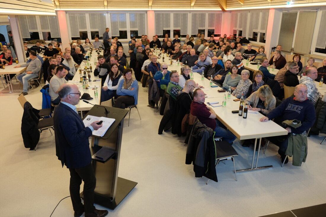 Speinshart. Kita und Grundschule, Trinkwasser und Kläranlagensanierung, Wissenschaftszentrum und Breitbandoffensive: Es war ein umfangreicher und spannender Themenkomplex, der in der Bürgerversammlung neugierig machte.