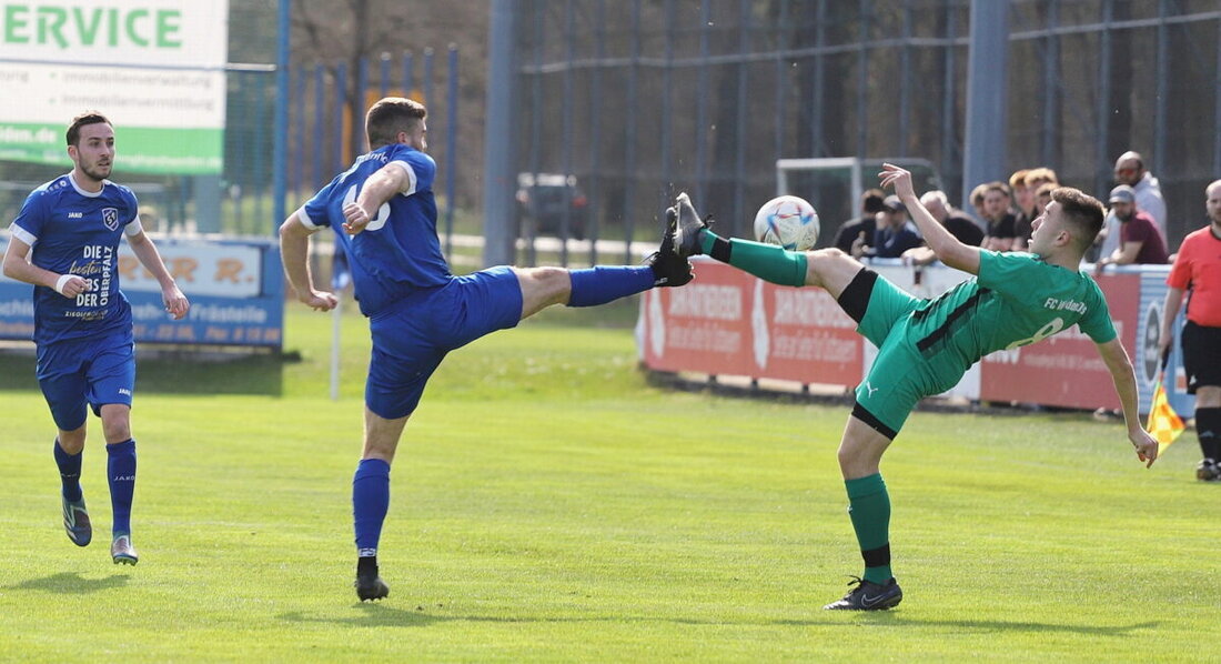 Etzenricht. Der SV Etzenricht bleibt in seiner Führungsrolle in der Bezirksliga auch nach dem immer brisanten Derby gegen Weiden Ost in der Spur. Die wie erwartet kampfstarken und nie aufsteckenden Gäste verkauften sich besser, als es das 3:0 zum Ausdruck bringt.