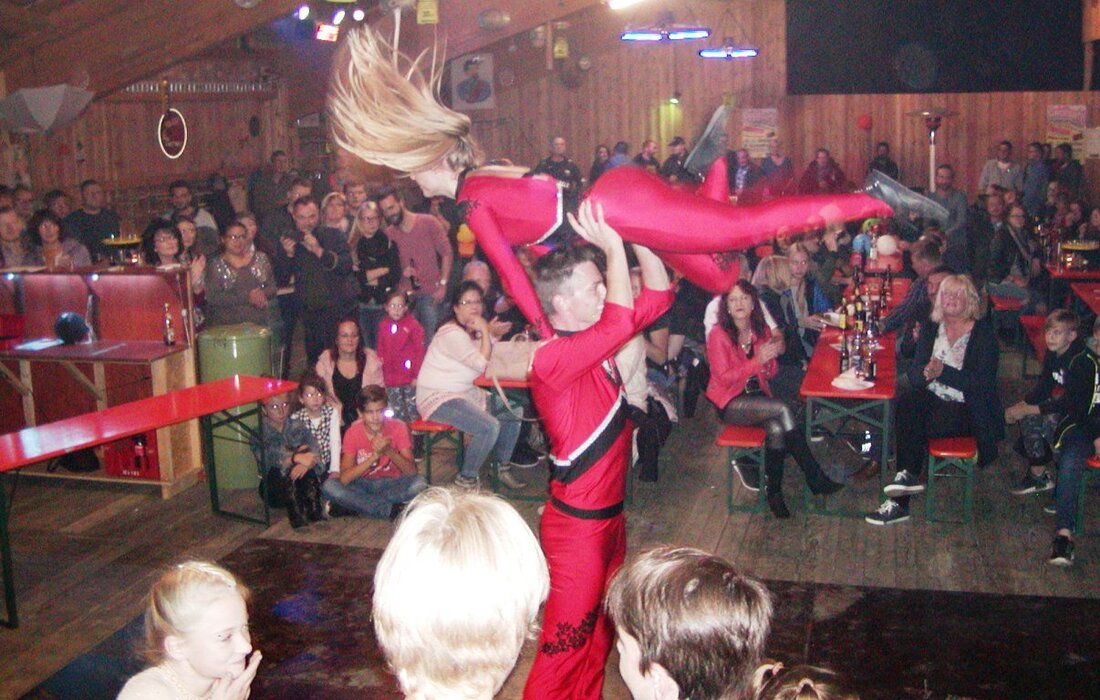 Wurz. Sichtlich überrascht waren die Besucher der Zwickl-, Oldie- und Schlager-Party in der Wurzer O`Schnitt-Halle. Mit den Rock ‘n’ Roller der Chili Rockers aus Amberg hatten die Veranstalter wahrlich ein [&hellip;]