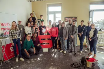 Firmenaktionstag erneuert Vereinssaal im Bürgertreff in Amberg