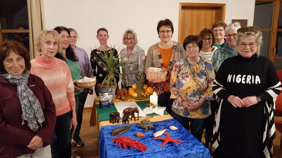 Floß. Der ökumenische Weltgebetstag vereinte evangelische und katholische Frauen im Gemeindehaus unter dem Motto „Kommt! Bringt eure Last“. Geschichten, Lieder und Fürbitten führten nach Nigeria und berührten Herz und Seele.