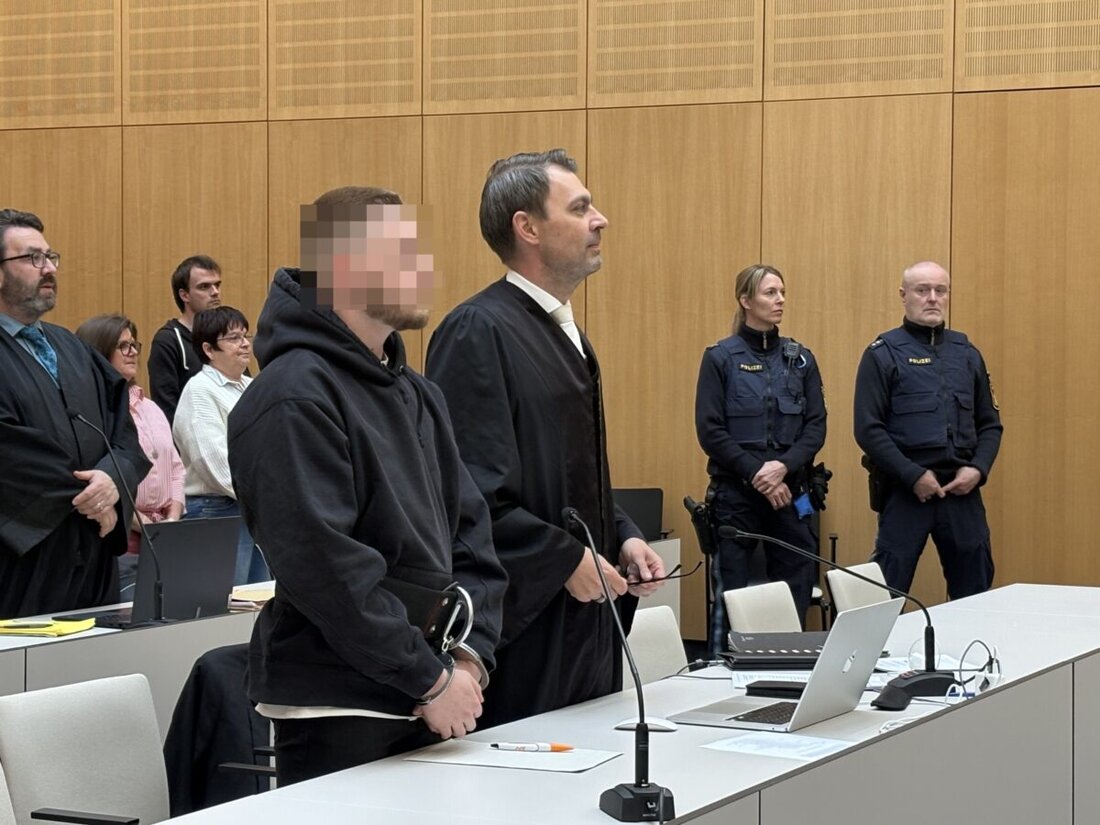 Weiden/Pressath. Der Schwurgerichtssaal ist am Donnerstag in niederbayerischer Hand. Zahlreiche Angehörige und Bekannte sind zum Prozess gegen einen 21-jährigen Kfz-Mechatroniker angereist. Er soll bei einer Freizeit seiner Kolpingjugend in Pressath seine Freundin (22) und einen Kumpel (17) mit dem Messer angegriffen haben.