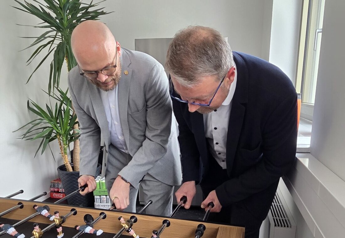 Amberg. Digitalminister Dr. Fabian Mehring besucht leXpro Media. Mit den FREIEN WÄHLERN diskutiert er, wie Digitalisierung Wirtschaft, Verwaltung und Start-ups in Amberg-Sulzbach voranbringt.