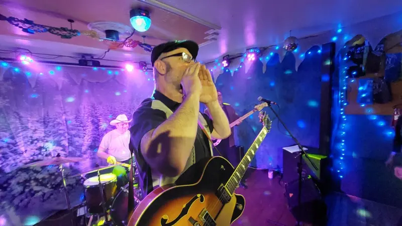 St. Johnny: Ein Februarabend voller Schweiß, Sound und Seele im Parapluie