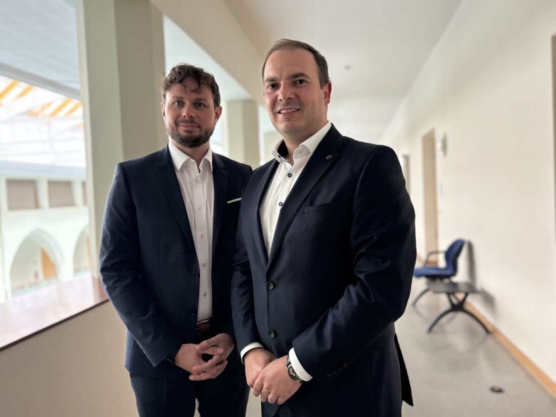 Weiden. Es klingt ein wenig wie die Hochzeit zu Kana, wenn Jesus Wasser in Wein verwandelt. Seit Mitte April ist Ralph Junghans (36) Vorstand der Kliniken Nordoberpfalz AG. Die Kliniken schreiben Verluste in Millionenhöhe. Der neue Chef will das ändern.