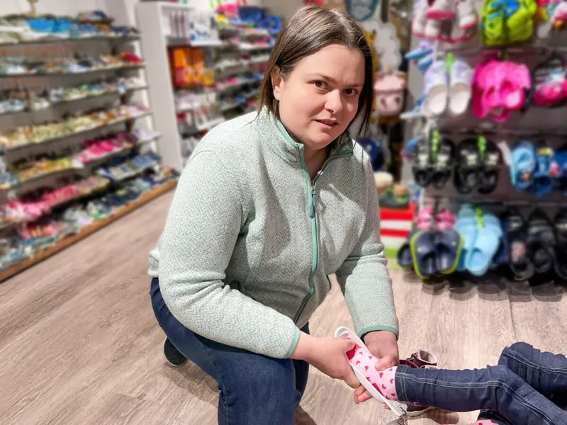 Kleine Füße, großes Wunder: Frühjahrs- und Sommerschuhe für Kinder bei WEISS Schuhe