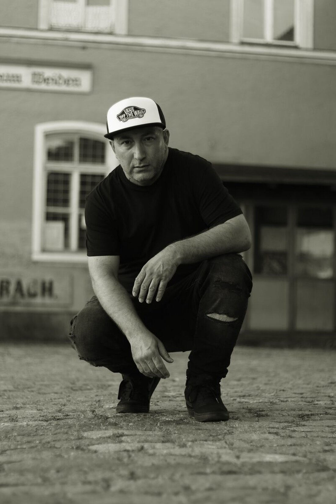 Weiden. Der Serenadensommer wird jünger: Mit DJ Dollar Bill hält 2026 erstmals Hip-Hop-Feeling Einzug in den Max-Reger-Park. Zwischen Salonorchester, Austropop und italienischer Nacht sorgen vom 14. Juni bis 12. August insgesamt 16 Veranstaltungen für Sommerstimmung.