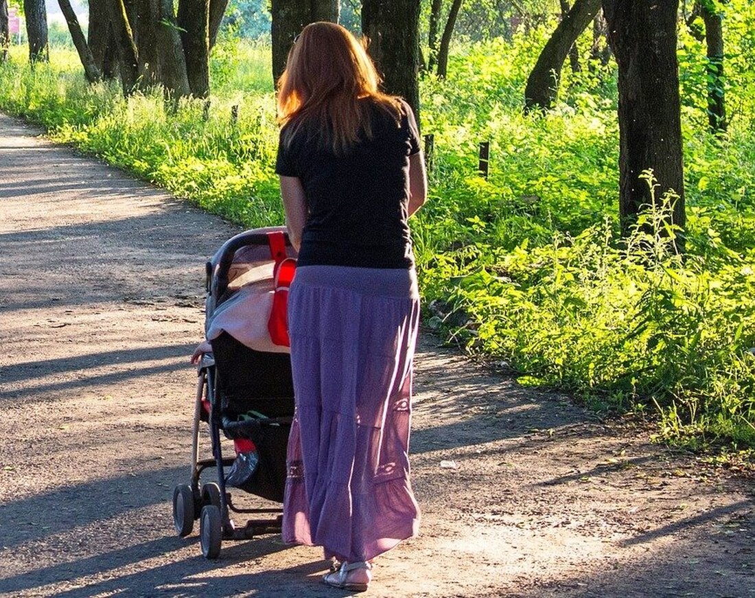 Weiden. Beim Spielplatz im Max-Reger-Park fuhr ein bislang Unbekannter mit seinem Fahrrad gegen einen Kinderwagen und suchte danach das Weite. Eine Weidenerin wendete am Sonntag, gegen 16:20 Uhr, auf dem [&hellip;]