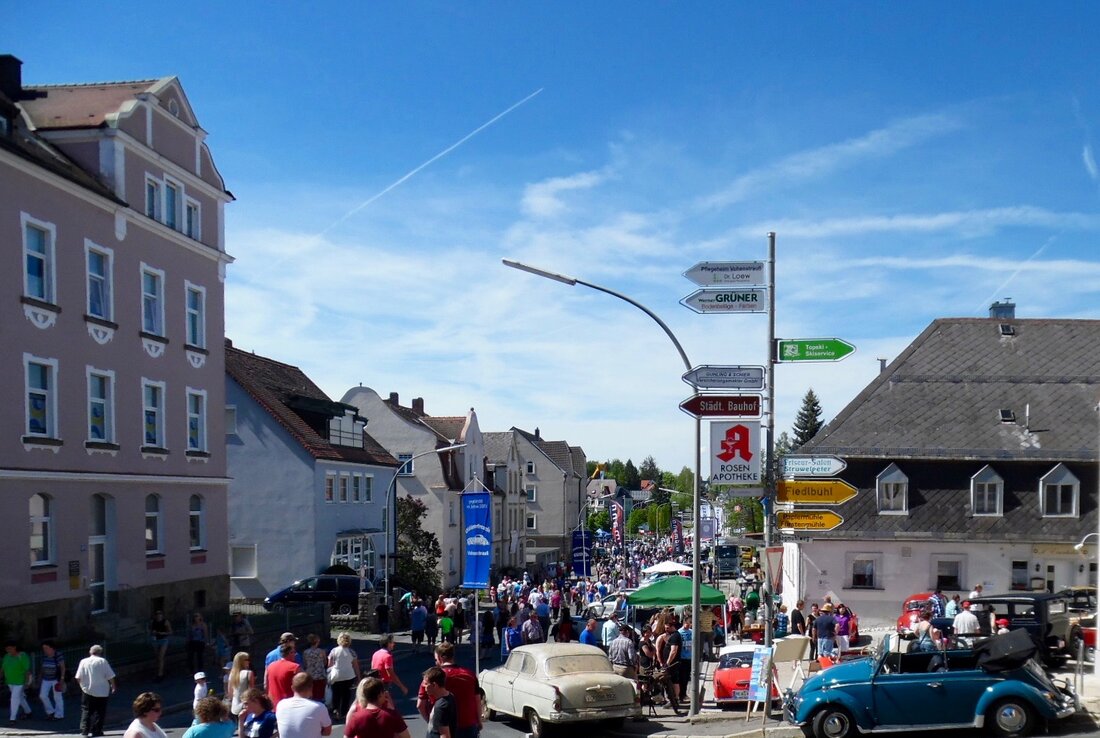 Vohenstrauß. Ausnahmezustand in Vohenstrauß: Vier Veranstaltungen auf einmal lockten bei Sonntags-Wetter tausende Besucher in die Pfalzgrafenstadt. Als wären Bauernmarkt und autofreie Spielstadt nicht schon genug Attraktionen für einen Tag, setzten die [&hellip;]