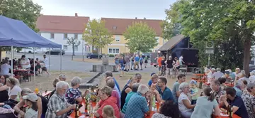 Brunnenfest stärkt Dorfgemeinschaft und Brauchtum in Neudorf