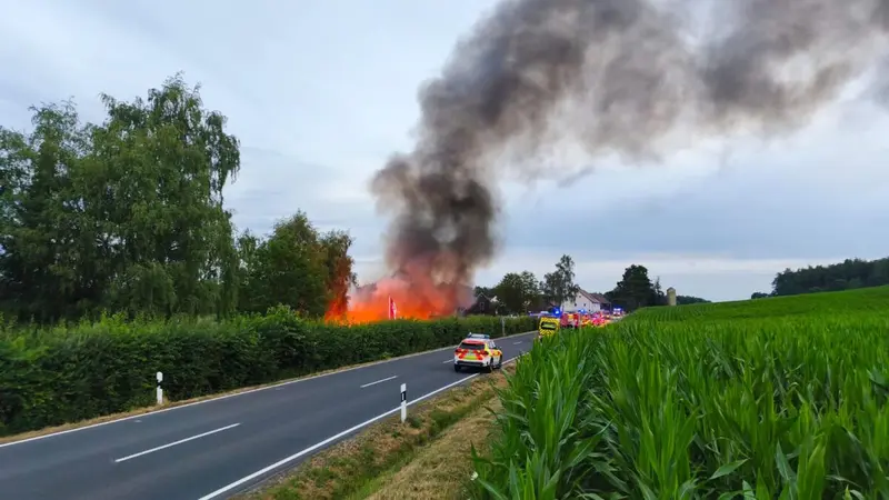 [Update] Großaufgebot bei Brand auf Campingplatz in Großkotzenreuth bei Eschenbach