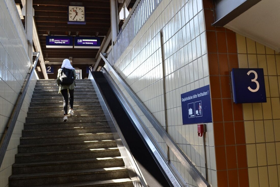 Weiden. Wird der Weidener Bahnhof endlich barrierefrei? Es gibt Hoffnung.  Von Udo Fürst Laut MdB Albert Rupprecht kommt in den Ausbau des Weidener Bahnhofs endlich Bewegung: Der Kampf um einen [&hellip;]