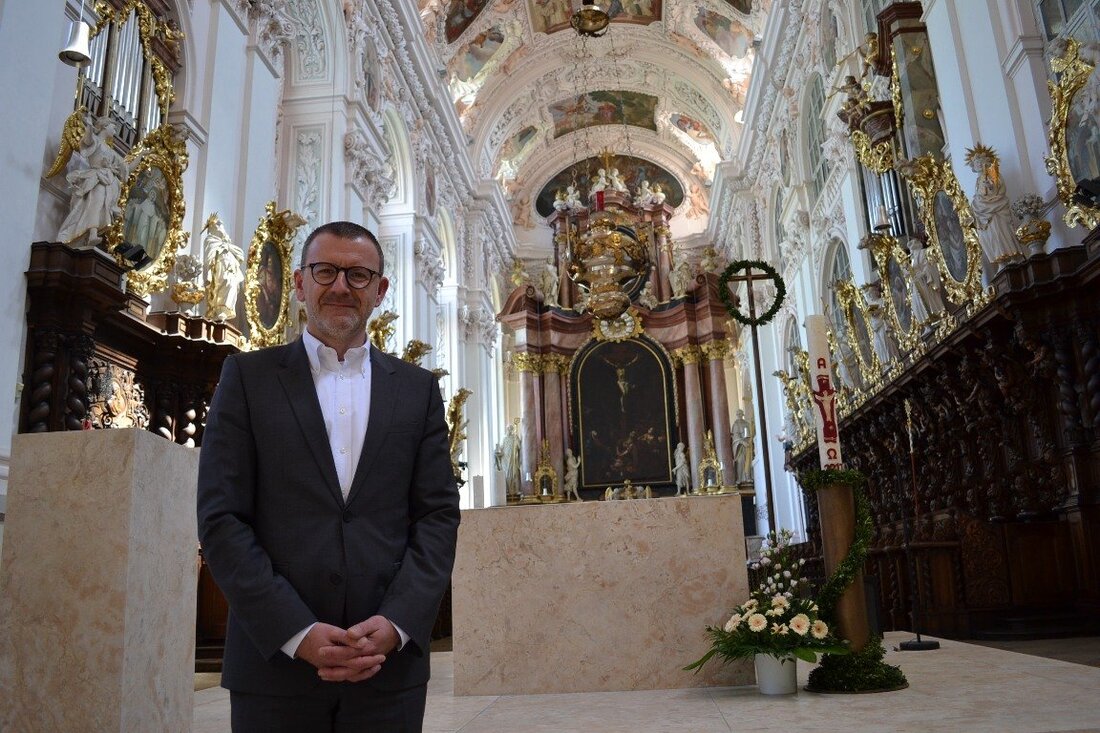 Waldsassen. Vier Jahre war die Stiftsbasilika in Waldsassen eine Baustelle. Nach einer 6,6 Millionen Euro teuren Renovierung erstrahlt sie wieder in neuem Glanz. Von Udo Fürst Noch kann Stadtpfarrer Thomas [&hellip;]