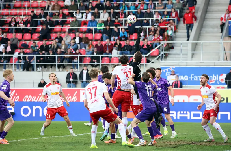 Jahn in Liga 3: Zitter-Geburtstagsgeschenk für Hildmann gegen Aue