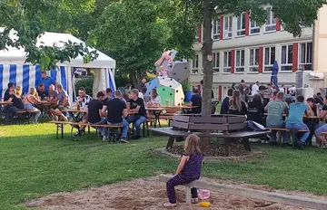 Sommerfest trotzt Gewittersturm in Schlammersdorf