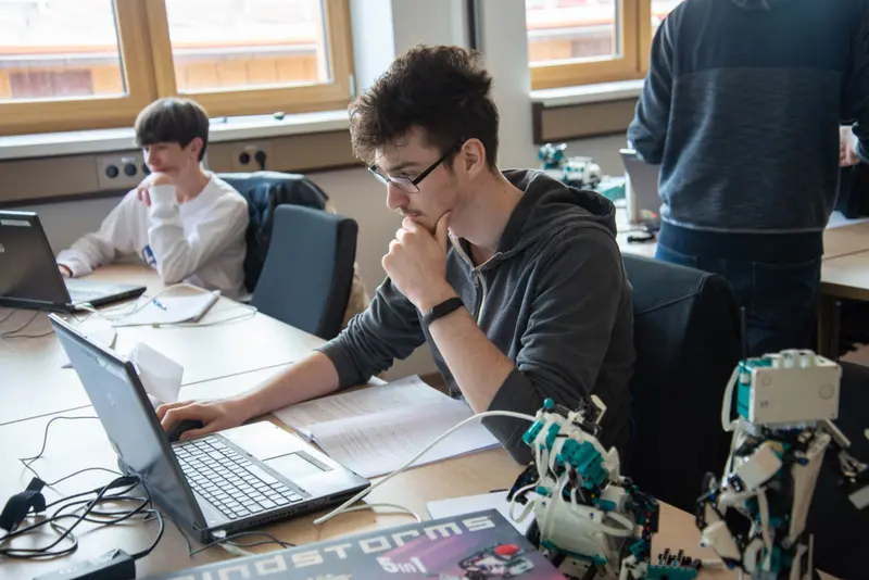 Einblicke sammeln, Technik erleben: WITRON lädt zum „Young Talents“-Workshop in den Osterferien