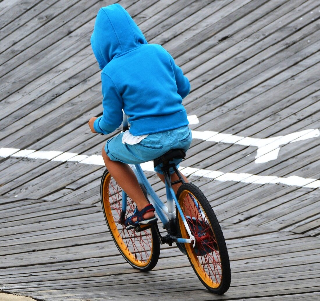 Weiden. Das wünscht sich wirklich niemand. Ein Kind fährt mit seinem Fahrrad über die Straße und man kann nicht mehr rechtzeitig bremsen. Das ist gestern einem Weidner Rollerfahrer passiert. Zum Glück [&hellip;]