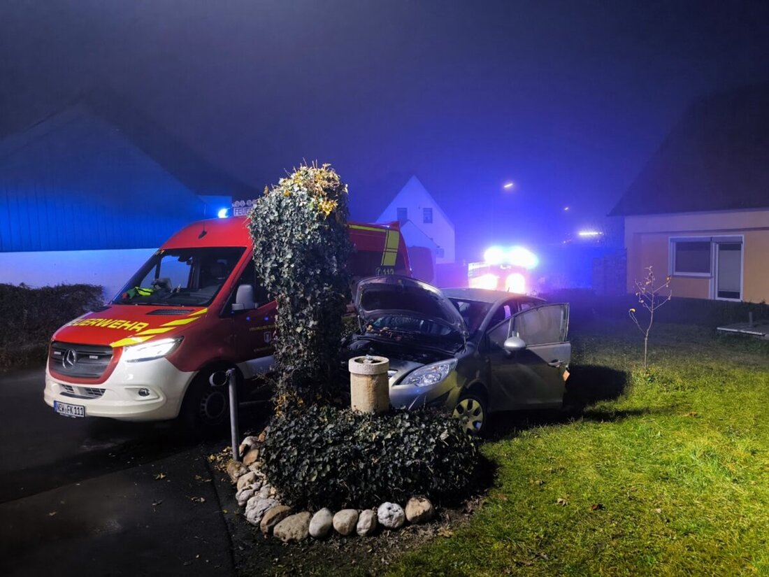 Vorbach.In Vorbach hat sich am Sonntag, den 16. November 2025, gegen 16.05 Uhr ein schwerer Verkehrsunfall in der Oberen Sandbühlstraße ereignet. Ein 84-jähriger Autofahrer erlitt dabei schwerste Verletzungen.