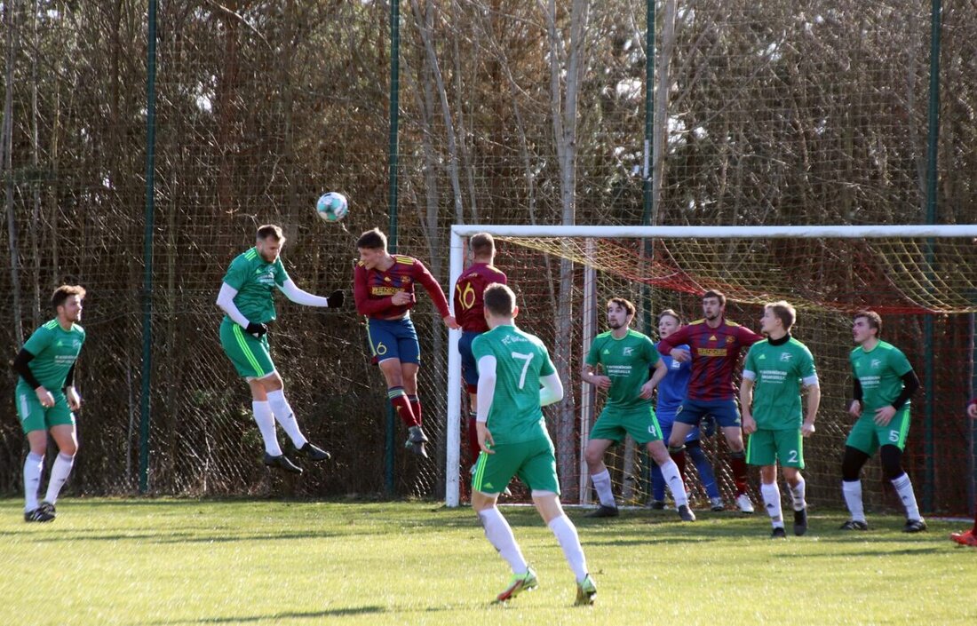 Grafenwöhr. Es war ein gutes Vorbereitungsspiel, das die Zuschauer in Grafenwöhr zu sehen bekamen. Die Weidener bestimmten zwar in der ersten Halbzeit das Spielgeschehen. Am Ende kam es zu einem standesgemäßen Heimsieg.