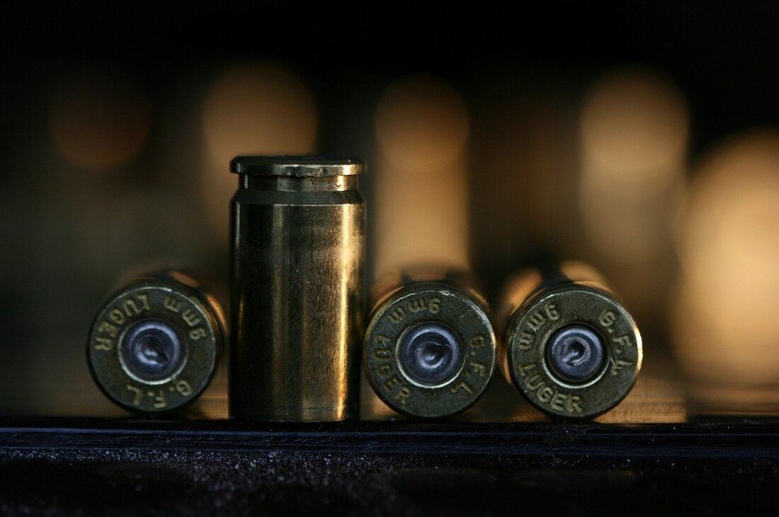 Grafenwöhr. Bei einer Wohnungsdurchsuchung in der Talstraße in Grafenwöhr fanden Beamte der Polizeiinspektion Eschenbach am heutigen Montag Waffen und Munition. Da Teile der großkalibrigen Munition durch polizeiliche Spezialkräfte als gefährlich [&hellip;]