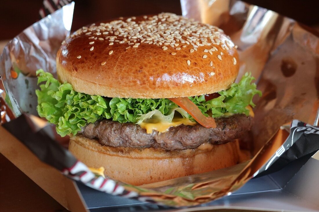 Weiden. Mit diesem nicht alltäglichen Diebstahl musste sich die Polizei Weiden heute Nacht, kurz nach Mitternacht, beschäftigen. Ein Weidener erstattete Anzeige, weil ihm ein Unbekannter zwei Burger geklaut hatte – im [&hellip;]