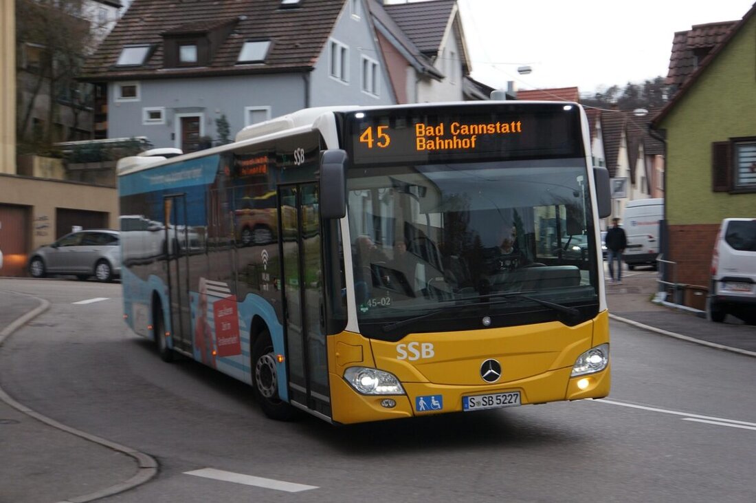 Weiden. Am 1. August 2025 tritt ein neuer Stadtbusfahrplan in Kraft, der auf Verspätungen durch gestiegenen Verkehr reagiert und Linien für den VGN-Beitritt anpasst. Änderungen umfassen neue Liniennummern, eine bessere Übersicht am ZOB und Anpassungen in den Linienführungen.