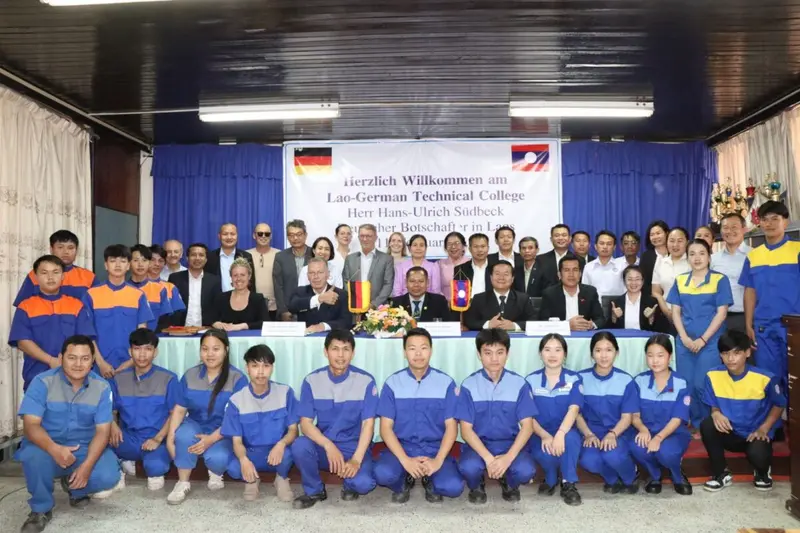 Botschafter lobt Bildungspartnerschaft zwischen Weiherhammer und Laos