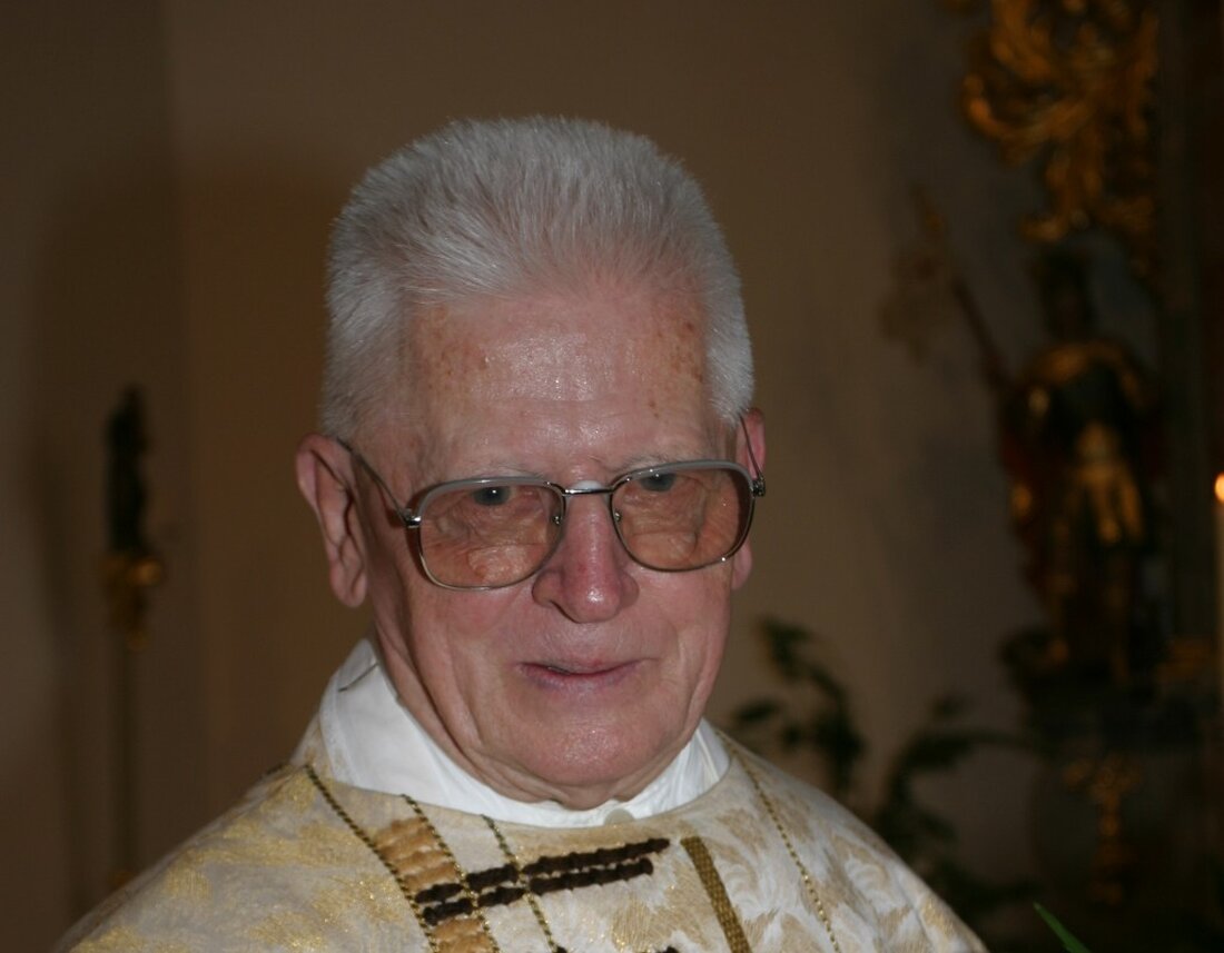 Neukirchen zu St. Christoph. Pater Karl Hartl ist mit 93 Jahren gestorben. Der mit der Pfarrei eng verbundene Missionar prägte Kolping in Uganda über vier Jahrzehnte und wirkte später in der Heimat, München und Trier.