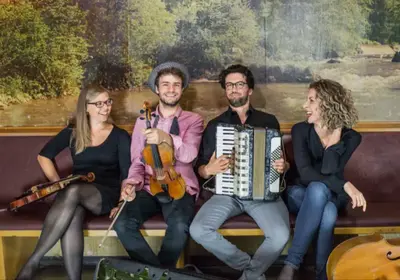 Konzert in Sulzbach-Rosenberg: nouWell cousines - Boazn Klassik