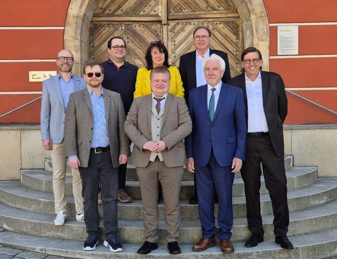 Burglengenfeld. In der letzten Sitzung wurden die ausscheidenden Stadträte verabschiedet - und Bürgermeister Thomas Gesche ebenso. 113 Jahre Einsatz stehen; neue Amtszeit beginnt am 12. Mai um 17 Uhr.