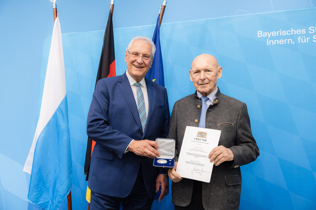 Nürnberg. Jahrzehntelanger Einsatz für Städte, Gemeinden und Landkreise: Innenminister Joachim Herrmann hat am Mittwoch neun Persönlichkeiten aus der Region mit der Kommunalen Verdienstmedaille ausgezeichnet.  