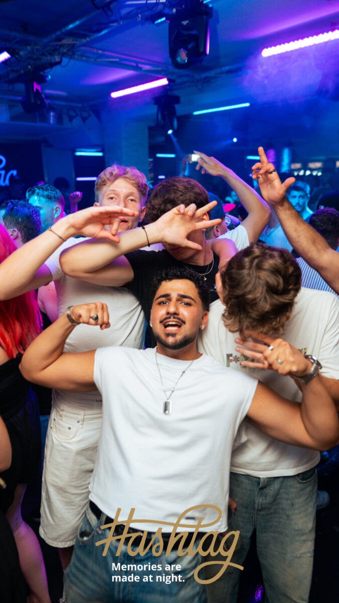 Weiden. Nach dem Bürgerfest war noch lange nicht Schluss: Im Hashtag Weiden ging es mit der offiziellen Aftershow-Party von DJ Dollar Bill direkt weiter – und die Nacht hat gehalten, was vorher versprochen wurde. am Anschlag.