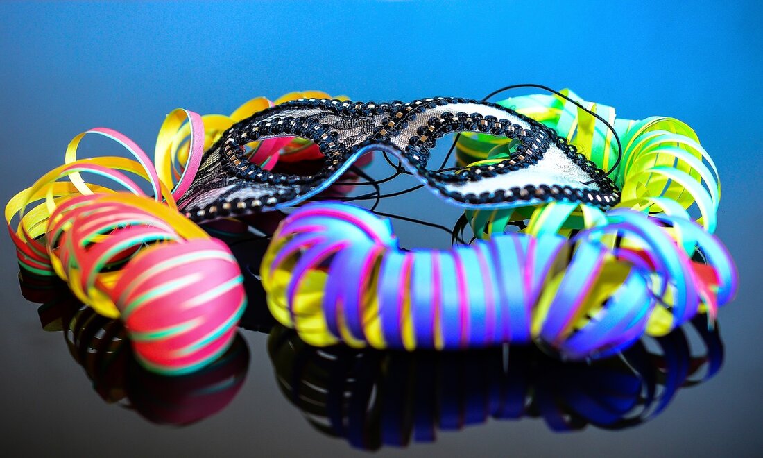 Weiden. Am Faschingsdienstag sollte jeder Faschingsfanatiker in die Weidener Innenstadt kommen. Dort ist nämlich die Faschingsgesellschaft Narrhalla mit Hofstaat und Garde auf den Straßen unterwegs.  Es ist bereits eine Tradition: Am Faschingsdienstag, 28. [&hellip;]