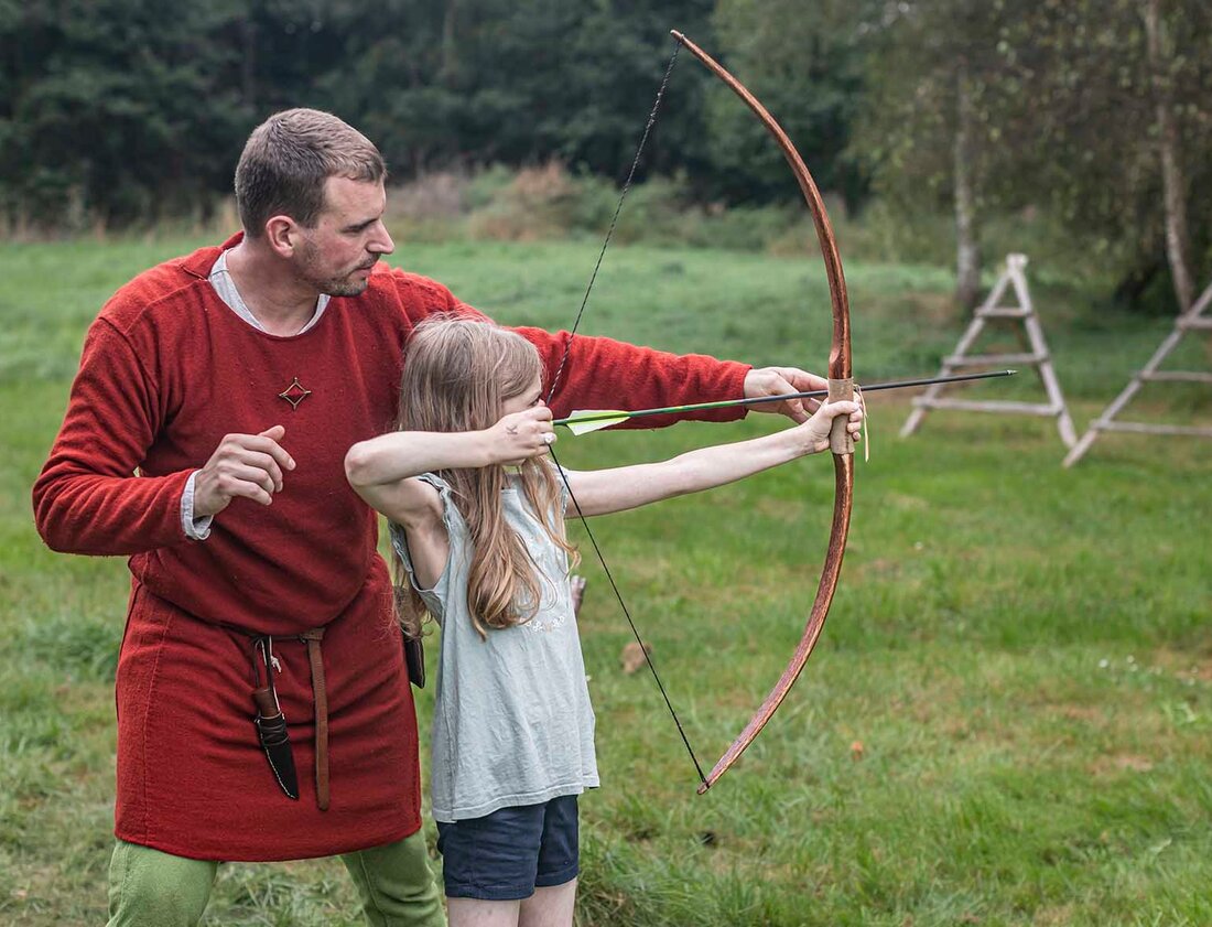 Bärnau. Der Geschichtspark Bärnau-Tachov lädt vom 4. August bis 11. September zum Mittelaltersommer mit vielen Aktionen ein. Am 8. und 9. August steigt das Militärmanöver, fürs Kinderferienprogramm sind noch Restplätze frei.