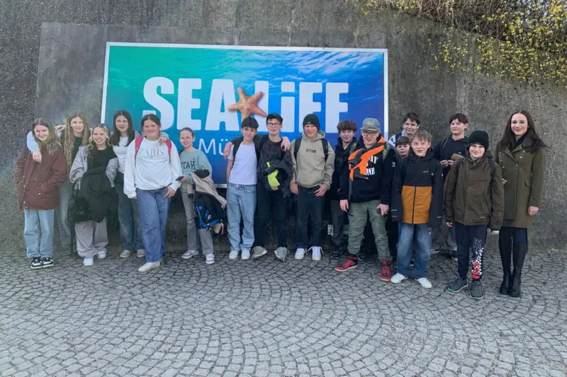 Sechstklässler der Mittelschule Erbendorf entdecken SEA LIFE München