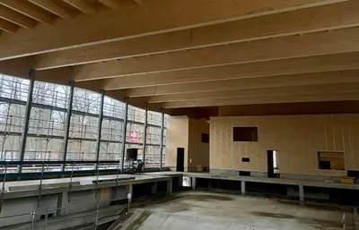 Neubau der Schwimmhalle in Neustadt/WN im Zeitplan - Schwimmhalle für den Landkreis wächst weiter