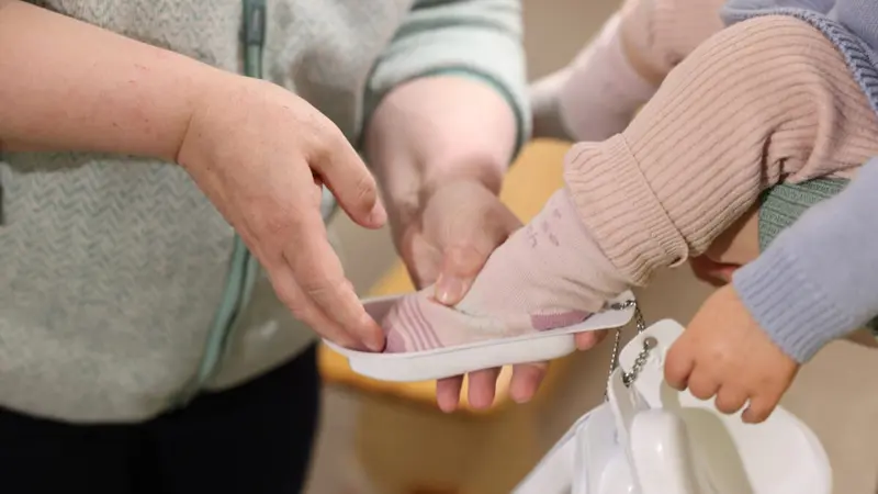 Kleine Füße, großes Wunder: Frühjahrs- und Sommerschuhe für Kinder bei WEISS Schuhe