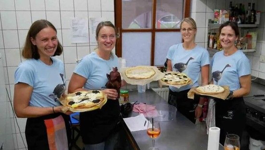 Eslarn.  Wenn es in Eslarn am Kirchweihwochenende vom 17. bis 19. Oktober wieder „Oh Kirwa, lou niad nouh!“ heißt, dürfen sich die Eslarner auf drei gesellige Tage mit Fußball, Musik, kulinarischen Schmankerln und gelebtem Brauchtum freuen. 