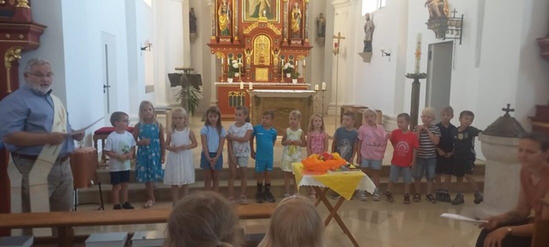 Leuchtenberg. Bei einer Andacht mit Diakon Ulrich Wabra verabschiedete der Kindergarten St. Johannes 14 Vorschulkinder, die beim fröhlichen Abschluss im Vereinsheim symbolisch rausgeschmissen wurden.