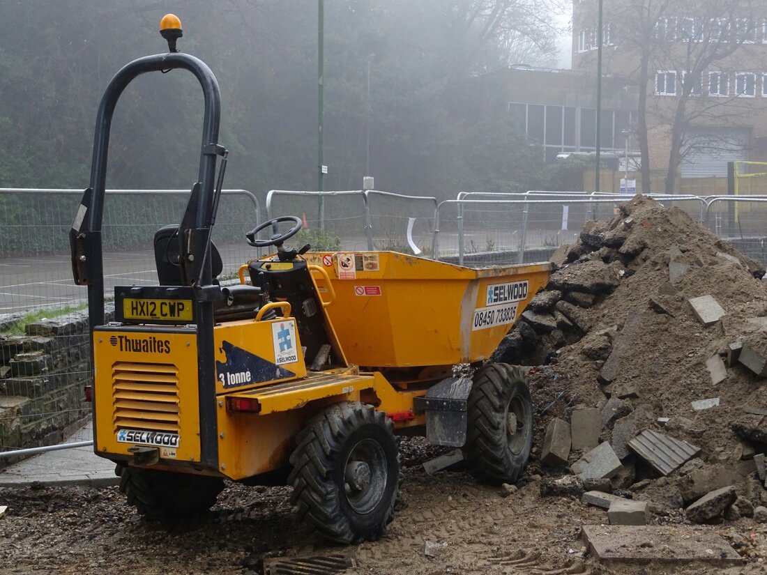 Kirchendemenreuth. Die Täter hatten es offenbar leicht, da solche Fahrzeuge oft einen genormten Schlüssel haben. Im Tatzeitraum Dienstagnachmittag bis heute Morgen entwendeten bisher unbekannte Täter einen an der B 22 [&hellip;]