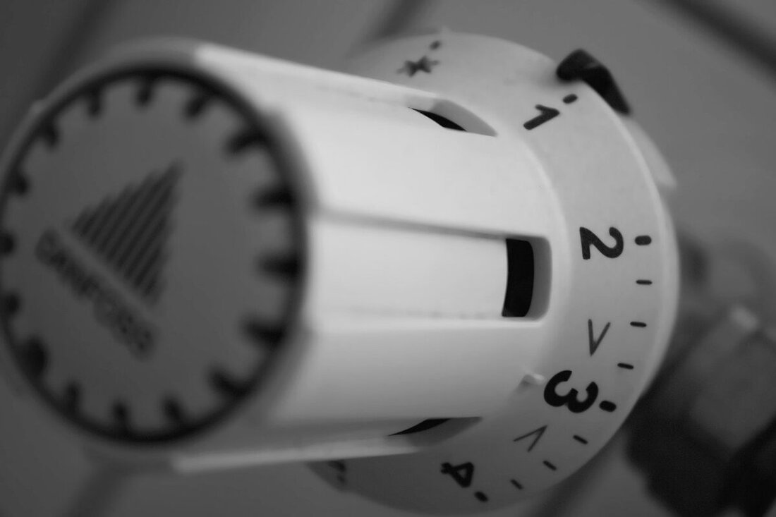 Amberg. Die Stadt Amberg verlängert den Teilnahmezeitraum für ihre Umfrage zur Wärmeplanung bis Ende Mai, nachdem Adressfehler bei zehn Prozent der angeschriebenen Hauseigentümer auftraten. Interessierte können ihre Angaben online oder in Papierform einreichen, indem sie die Unterlagen an die Stadt senden oder direkt im Rathaus einwerfen.