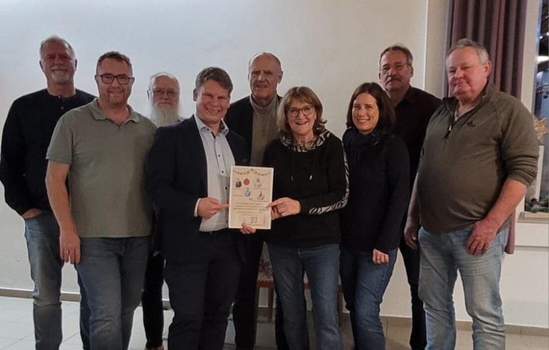 Weiden. Die CSU Weiden-West lud zu einem vorweihnachtlichen Treffen mit OB-Kandidat Dr. Benjamin Zeitler. Gespräche drehten sich um Zusammenhalt, Projekte zu Josefshaus und DETAG-Gelände sowie um Ehrungen langjähriger Mitglieder.