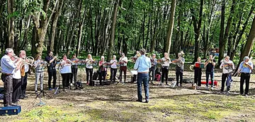 22 Bläserinnen und Bläser von bayerischen Posaunenchören helfen dort, wo es nötig ist