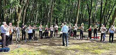 22 Bläserinnen und Bläser von bayerischen Posaunenchören helfen dort, wo es nötig ist