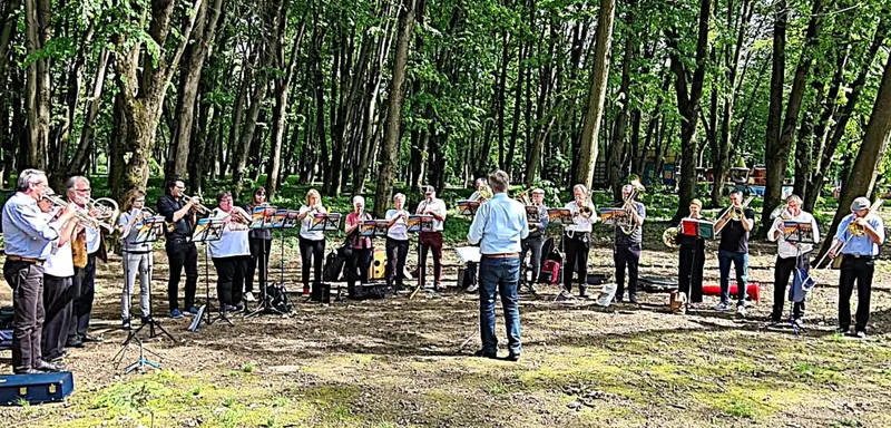 22 Bläserinnen und Bläser von bayerischen Posaunenchören helfen dort, wo es nötig ist