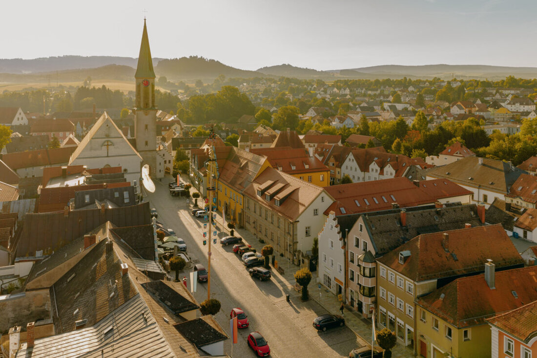 Kemnath. Die Stadt richtet vom 4. bis 6. Juni 2027 die achten Oberpfälzer Kulturtage aus und sucht Mitwirkende aus Vereinen, Kultur, Wirtschaft und Gastronomie. Ein Infotreffen findet am Mittwoch, 22. Juli 2026, um 18 Uhr statt.